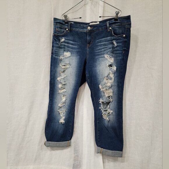 Torrid Cropped Distressed Boyfriend Jeans - Picture 1 of 7
